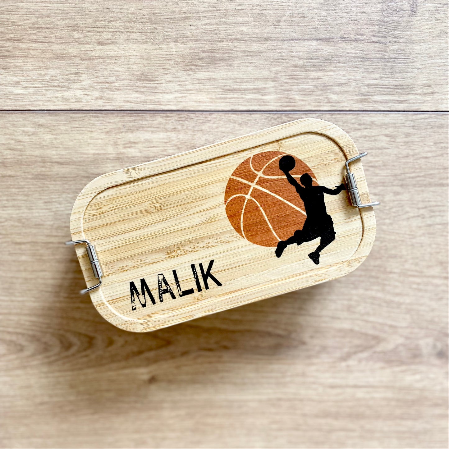 Brotdose "Basketball" mit Bambusdeckel und Namen für Ihn, Männer, Jungen, Frauen, Mädchen | Lunchbox mit Basketballspieler | Personalisierte Geschenkidee zum Sport