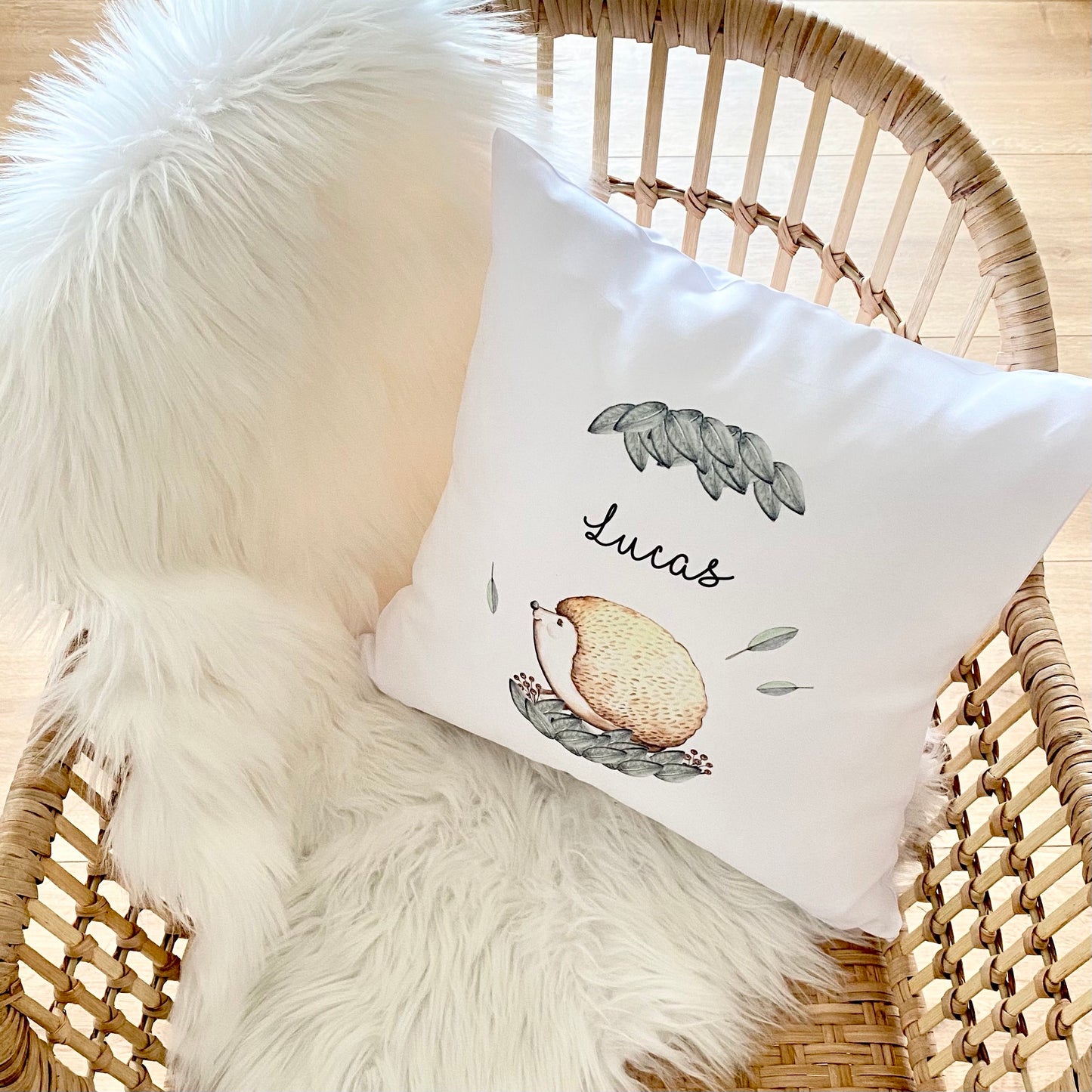 Kinderkissen "Fuchs" mit dem Namen des Kindes | Besondere Geschenkidee u. personalisiertes Geschenk für Mädchen und Jungen | Schöne Dekoration für das Kinderzimmer | 4 Motivvarianten zur Auswahl