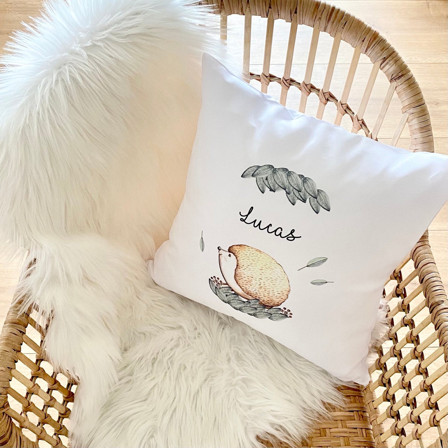 Personalisiertes Kinderkissen "Hase" mit dem Namen des Mädchens | Liebevolle Geschenkidee für Kinder | 4 Motivvarianten zur Auswahl