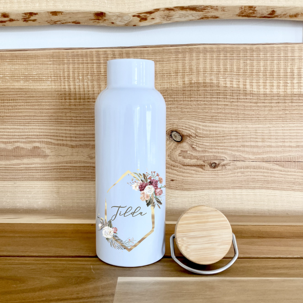 Trinkflasche mit Blumenkranz u. Namen im Boho Stil| Personalisiertes Geschenk | 500 ml Isolierflasche aus Edelstahl mit Bambusdeckel | Als Set verfügbar mit Brotdose