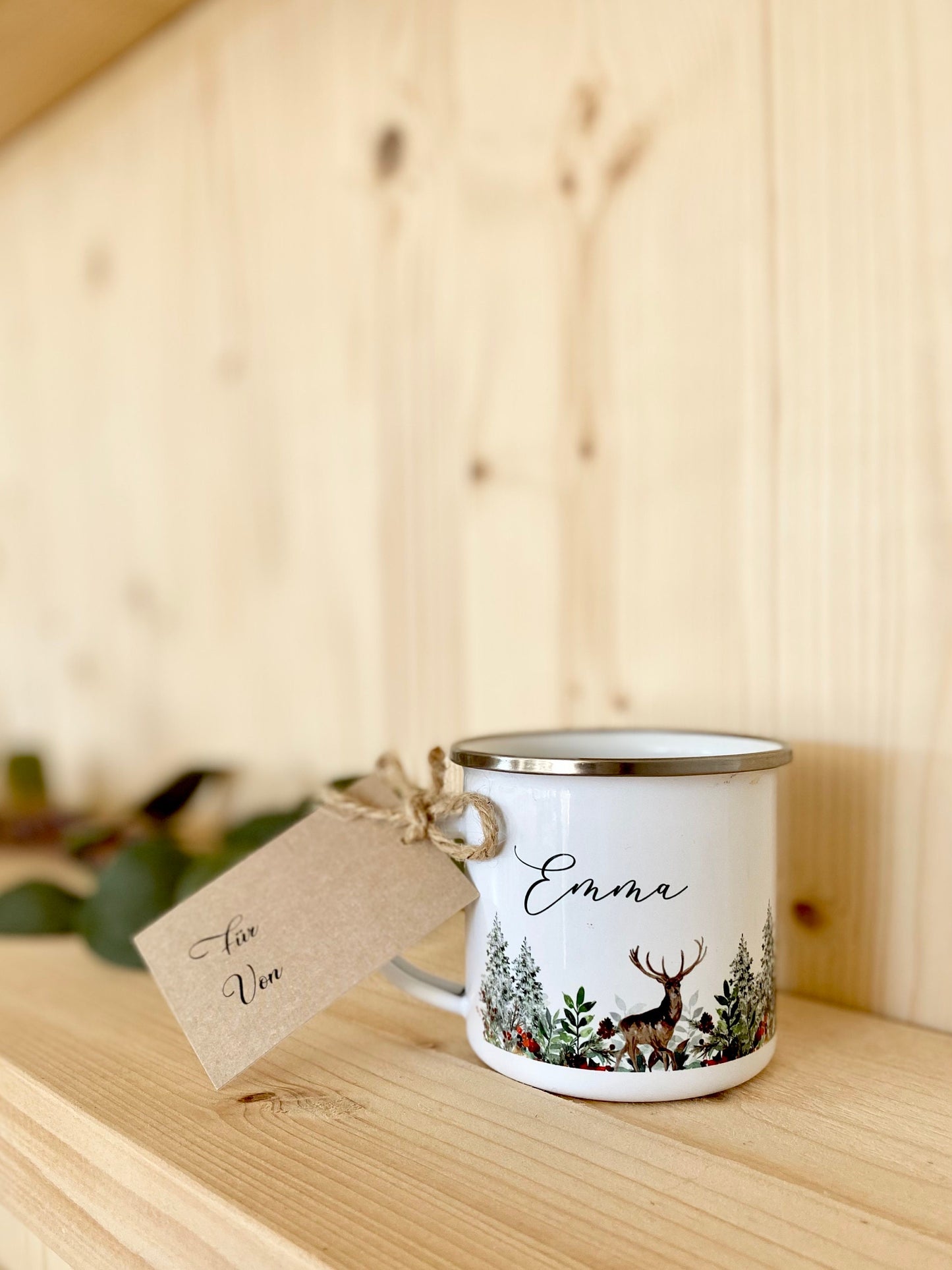 Weihnachtliche Tasse mit Namen und Geschenkanhänger | Tolles Tassengeschenk zu Weihnachten verschenken | Emailletasse mit Rentier