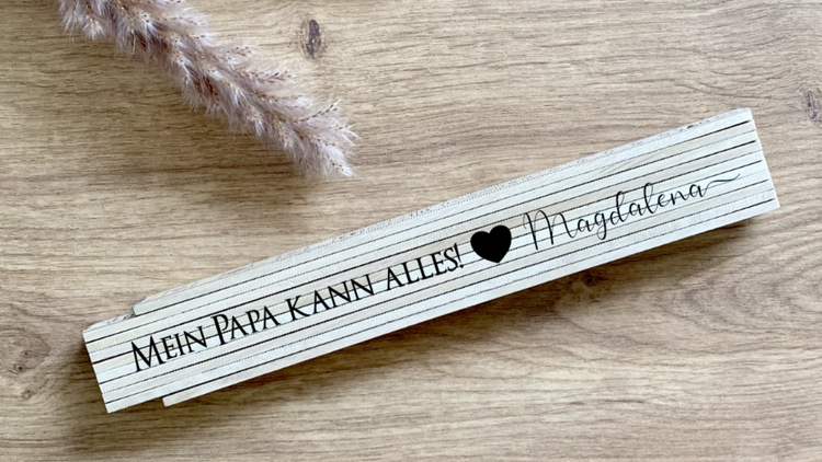 Zollstock mit Namen u. Motiv als Geschenk.