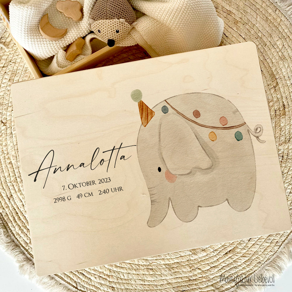 Personalisierte Erinnerungsbox für Babys, Holzkiste mit Deckel, Namen u. Geburtsdaten | Motiv: Elefant