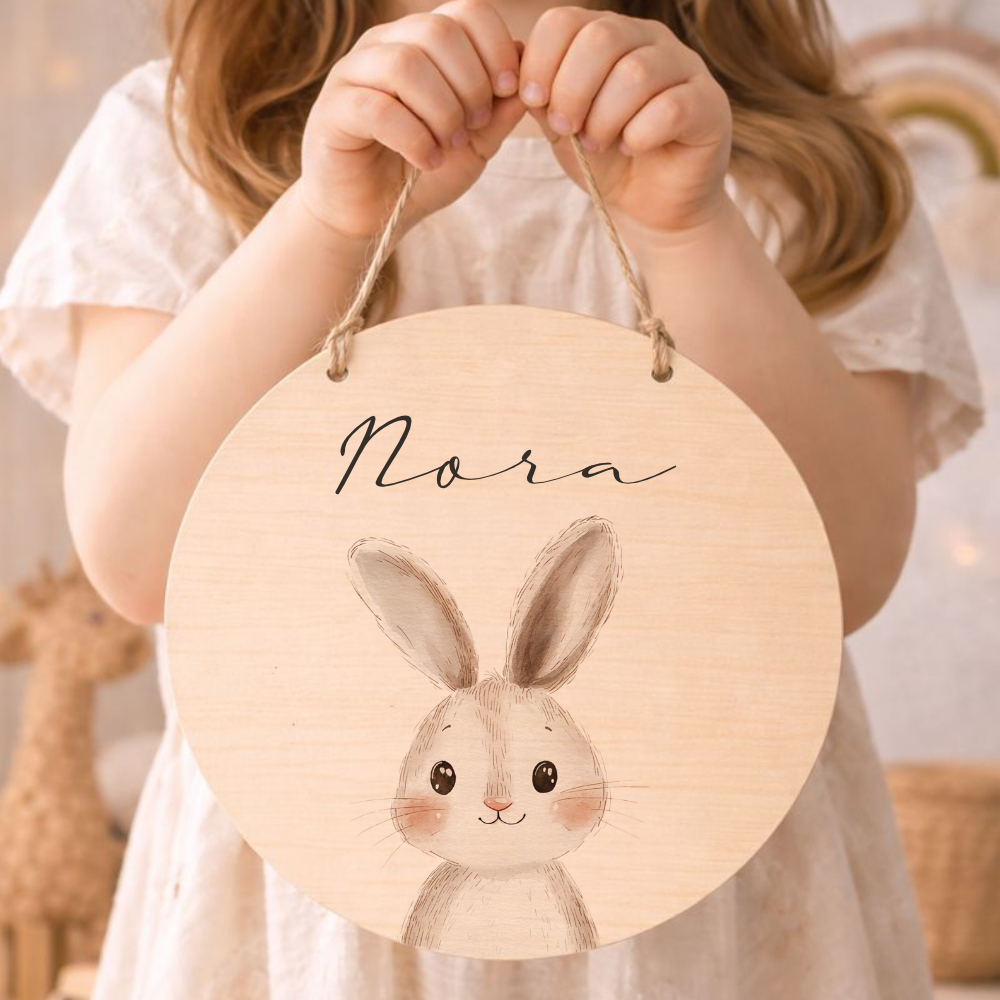 Personalisiertes Holzschild für Kinderzimmer – Türschild aus Holz mit Name & Tiermotiv – Geschenk zur Geburt & Taufe
