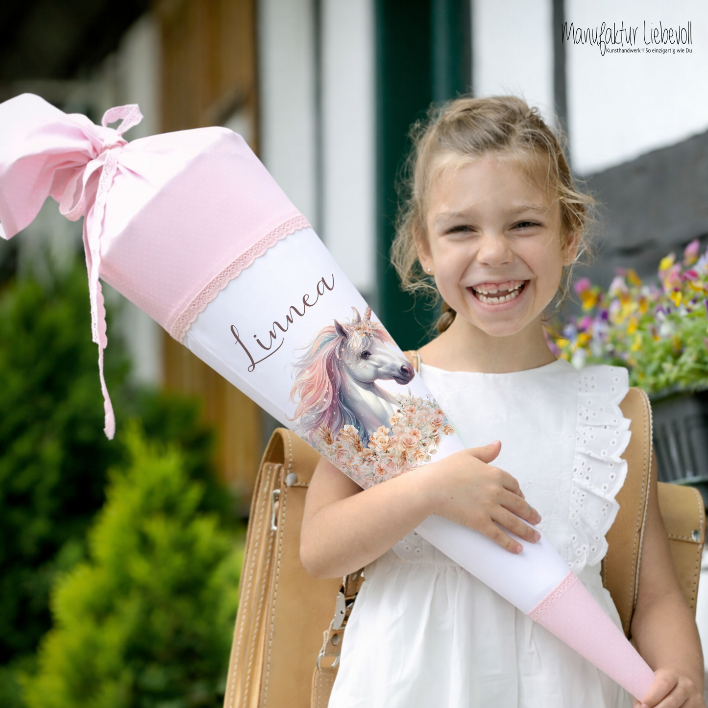 Einhorn Stoff Schultüte für Mädchen I Pferd Zuckertüte mit Namen Einschulungstüte Einschulung Datum Blumen Füllkissen 70 cm I Optional mit Füllkissen und Spitzenschutz