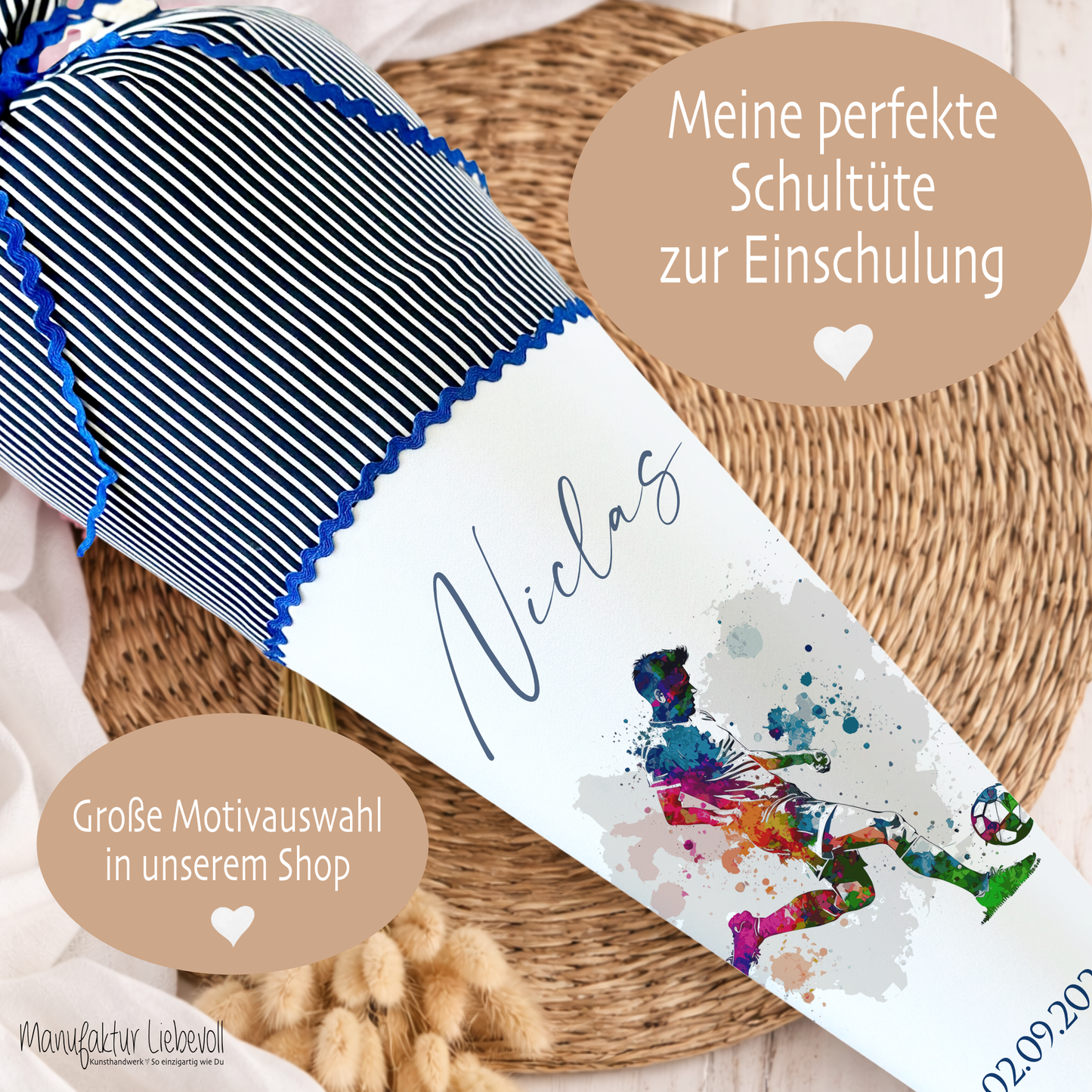 Personalisierte Stoff Schultüte Fußball in Blau für Jungen mit  Fußballspieler Einschulungstüte 70 cm | Manufaktur Liebevoll | Optional mit Füllkissen und Spitzenschutz