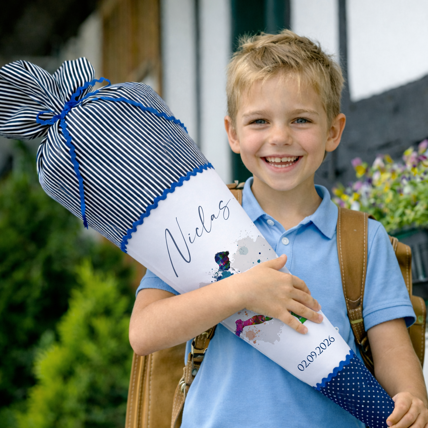 Personalisierte Stoff Schultüte Fußball in Blau für Jungen mit  Fußballspieler Einschulungstüte 70 cm | Manufaktur Liebevoll | Optional mit Füllkissen und Spitzenschutz