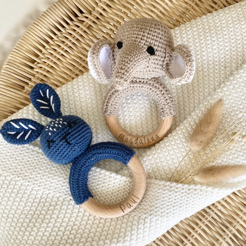 Personalisierte Rassel aus Baumwolle u. Holz für Babys, Greifring mit Namen für Neugeborene
