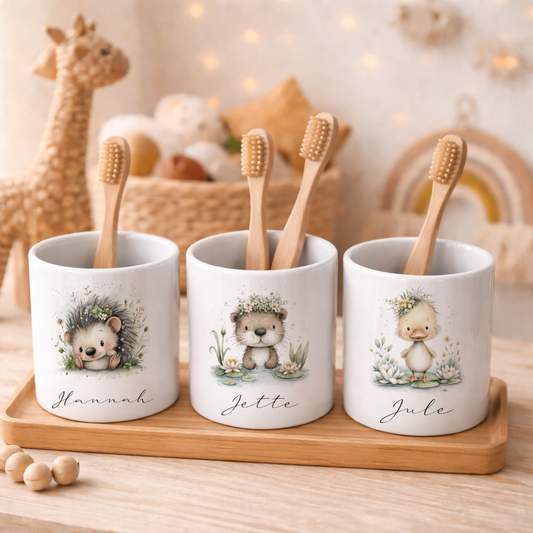 Personalisierter Zahnputzbecher für Kinder mit Namen | Keramik Trinkbecher & Zahnbürstenhalter | Geschenk für Kindergarten, Schule & Geburtstag | Motive: Faultier, Igel, Ente, Otter, Küken