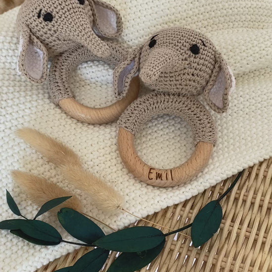 Rassel Elefant Geschenkidee mit Namen zur Geburt Taufe 