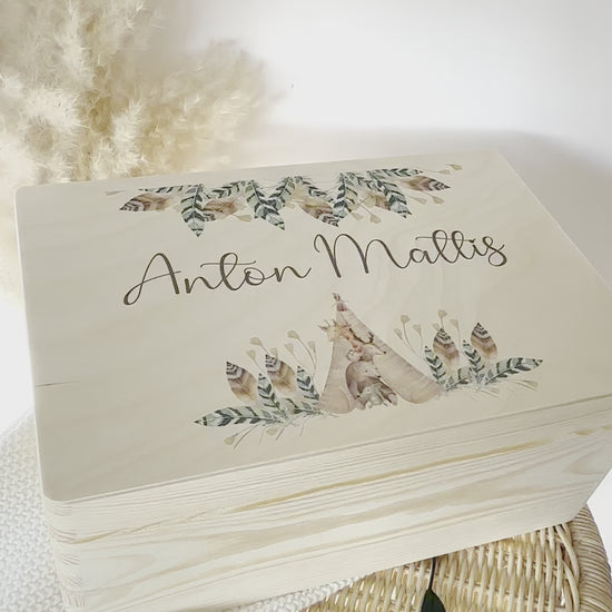 Erinnerungskiste mit Namen als persönliche Geschenkidee für Kinder