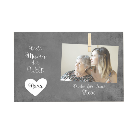 Fotogeschenk aus Holz für die beste Mama der Welt | Holzbild personalisiert mit dem Namen und mit Holzklammer zum individuellen Befestigen eines Fotos