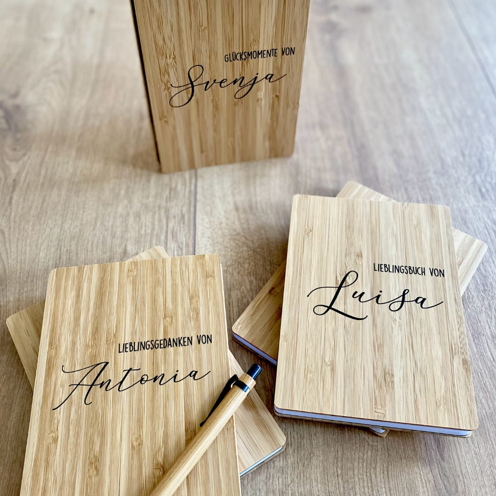 Buch aus Bambus mit Wunschnamen und Text