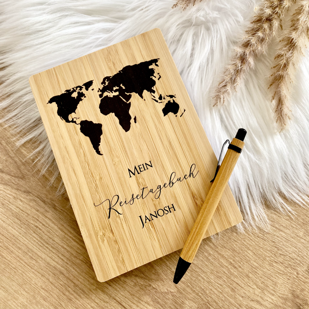 Reisetagebuch zum Selberschreiben | Notizbuch mit Name u. Weltkarte | Personalisiertes Geschenk für Sie u. Ihn