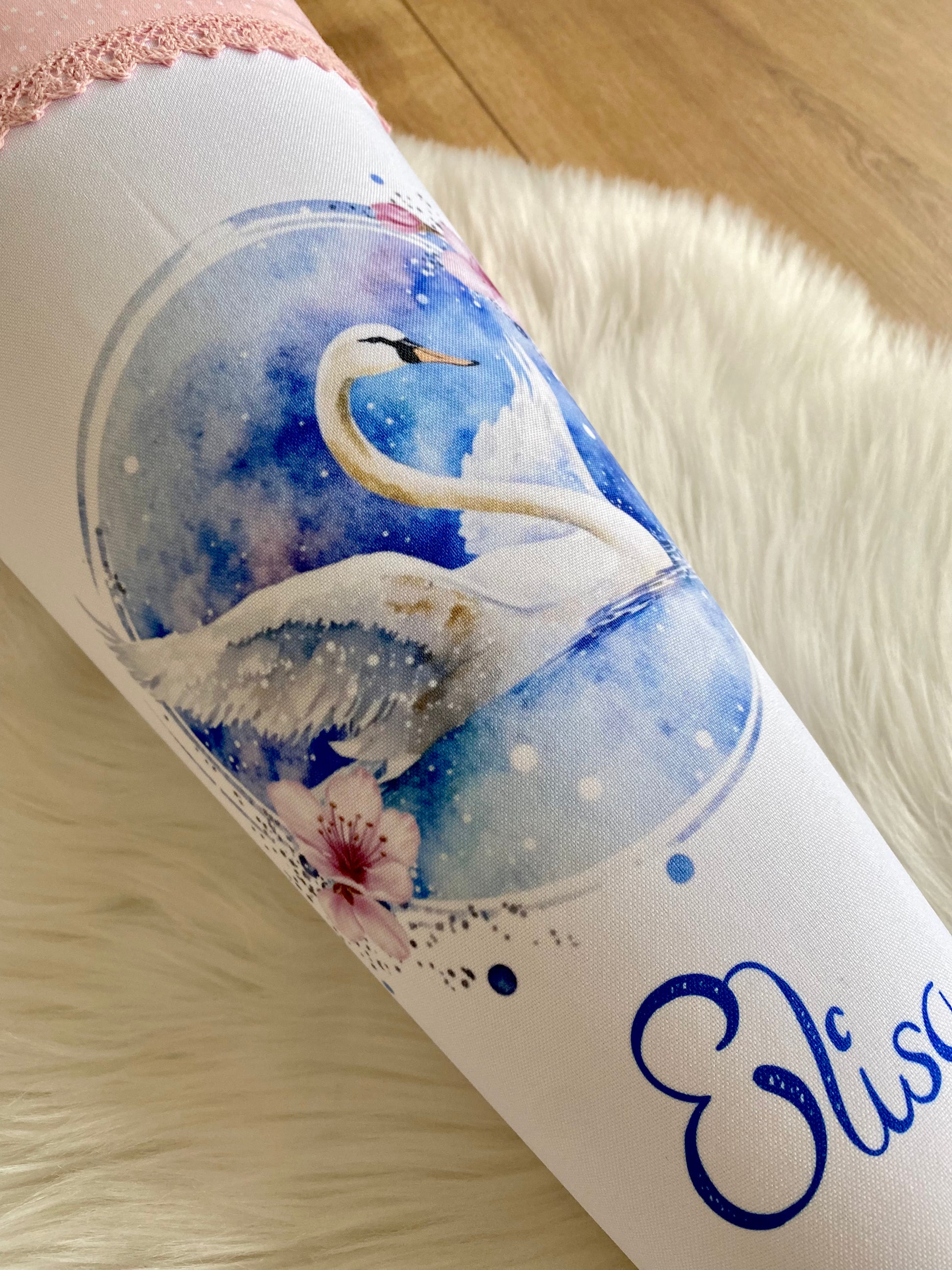 Schultüte mit Schwan personalisiert.