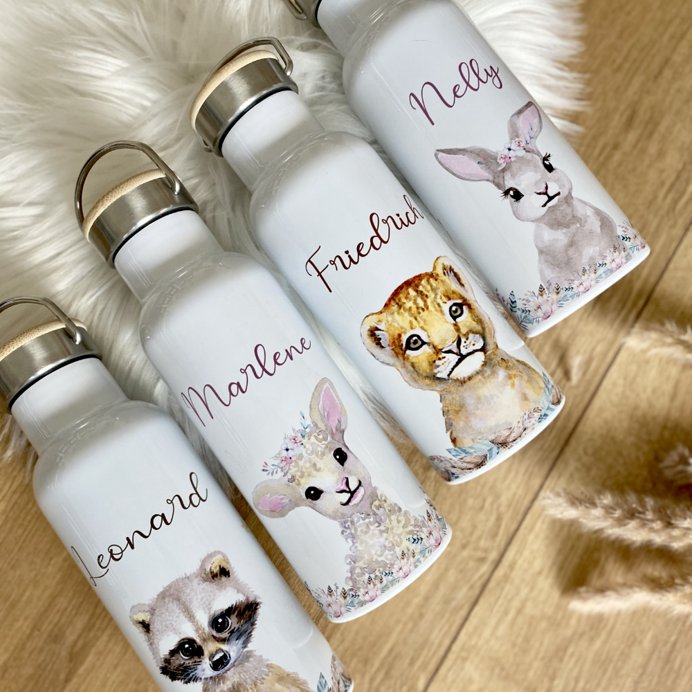 Kindertrinkflasche mit Tieren und Namen personalisiert.