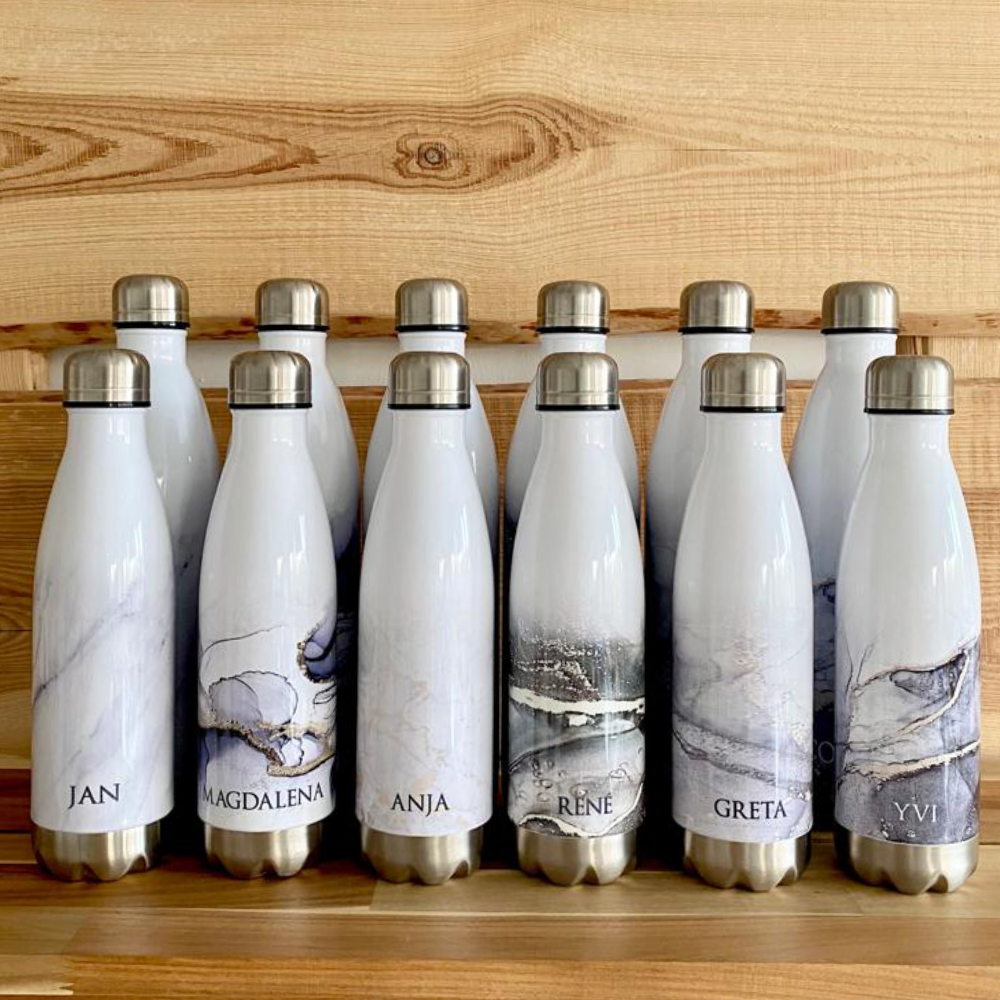 Trinkflaschen personalisiert mit dem Namen. Thermosflaschen mit Gravur in Marmor Optik.