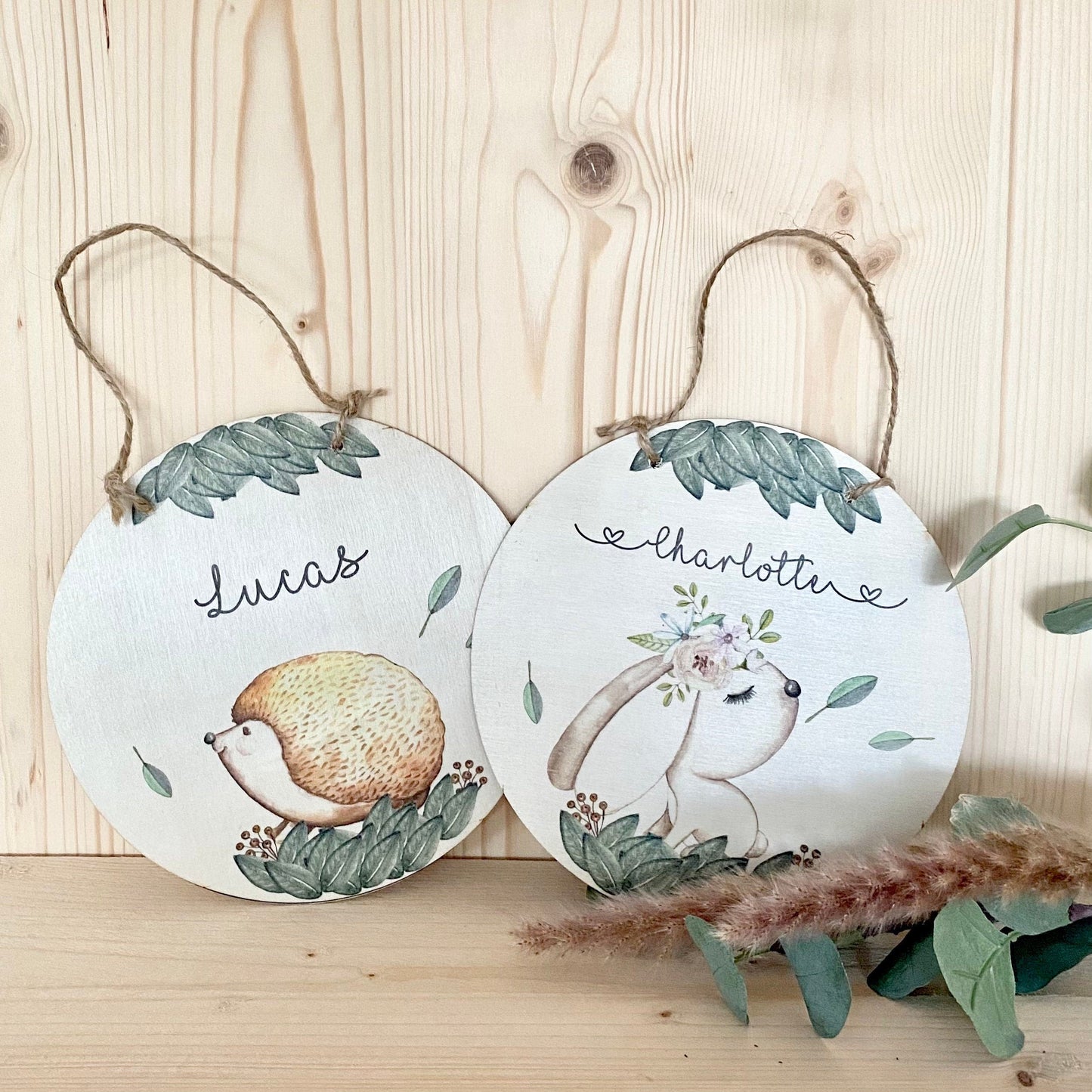 Namensschild "Rehkitz" für das Kinderzimmer in Rund | Personalisiertes Türschild aus Holz mit dem Namen des Kindes | Besonderes Geschenk in 4 Motivvarianten für Mädchen
