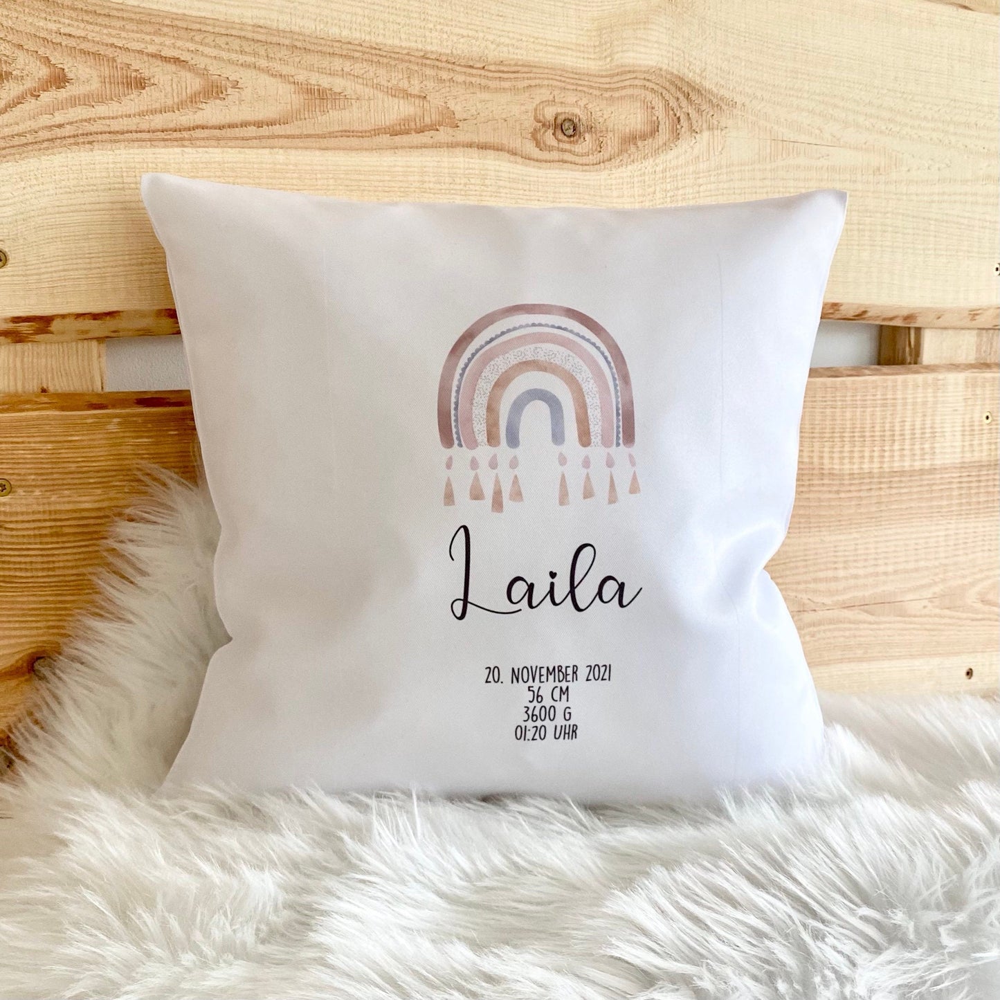 Schönes Geschenk für Mädchen u. Jungen | Kinderkissen "Regenbogen“ personalisiert mit dem Namen des Kindes | Liebevolle Dekoration für das Baby- u. Kinderzimmer | 5 Motivvarianten zur Auswahl